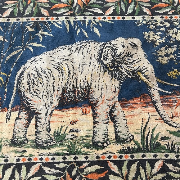 Vintage Elephant Tapestry 44”x 26” w/silk fringe - Picture 6 of 7